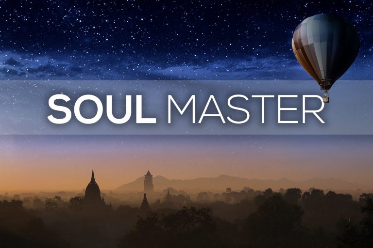 Heißluftballon bei Sonnenaufgang über einer Landschaft mit dem Schriftzug "SOUL MASTER".